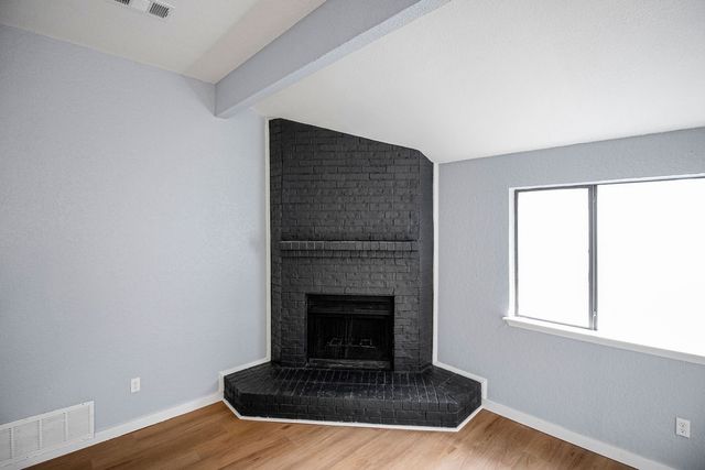 400 Kalmia Drive, Arlington, TX 76018