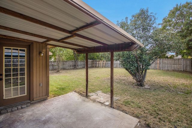 400 Kalmia Drive, Arlington, TX 76018