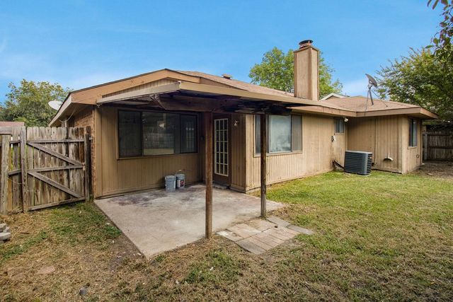 400 Kalmia Drive, Arlington, TX 76018