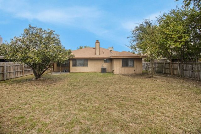 400 Kalmia Drive, Arlington, TX 76018