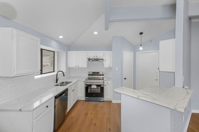 400 Kalmia Drive, Arlington, TX 76018