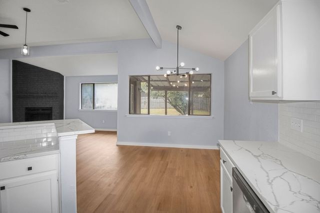 400 Kalmia Drive, Arlington, TX 76018