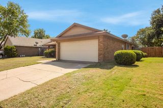 400 Kalmia Drive, Arlington, TX 76018