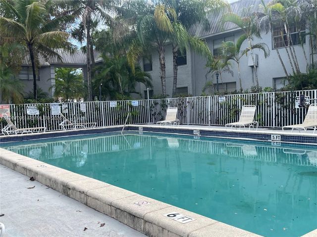 17255 SW 95th Ave 114, Palmetto Bay, FL 33157