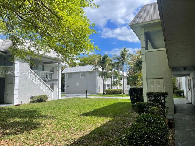 17255 SW 95th Ave 114, Palmetto Bay, FL 33157