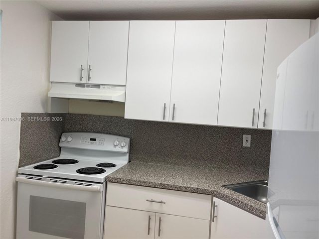 17255 SW 95th Ave 114, Palmetto Bay, FL 33157