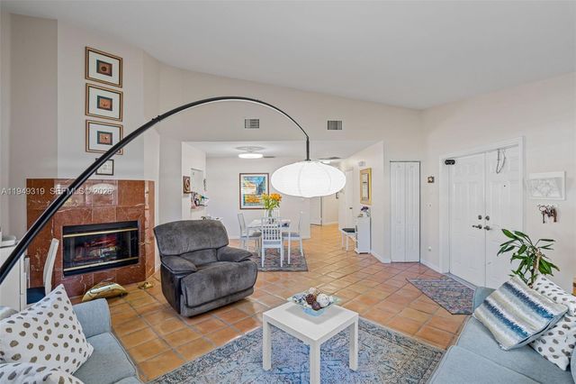 10941 W Broward Blvd, Plantation, FL 33324