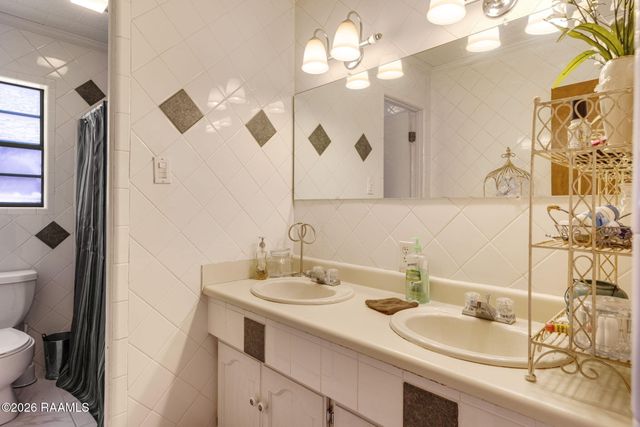 2300 Claude Leblanc Road, New Iberia, LA 70560