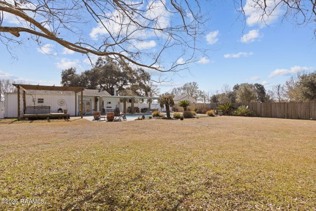 2300 Claude Leblanc Road, New Iberia, LA 70560
