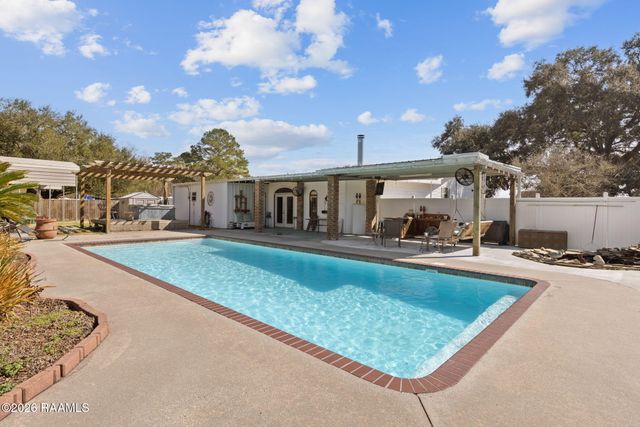 2300 Claude Leblanc Road, New Iberia, LA 70560