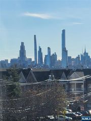 840 River Road, Edgewater, NJ 07020