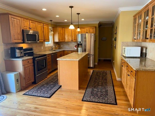 17 Mourning Dove Circle 17, New Haven, CT 06513