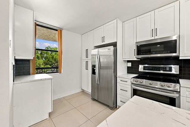 2768 CARAMBOLA Circle S 302, Coconut Creek, FL 33066