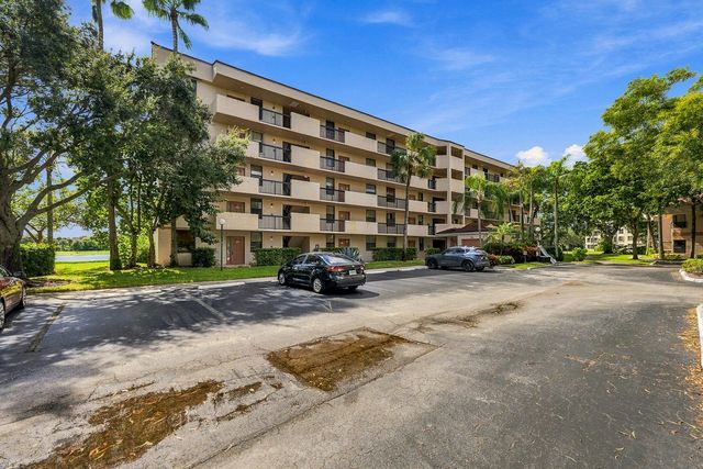 2768 CARAMBOLA Circle S 302, Coconut Creek, FL 33066