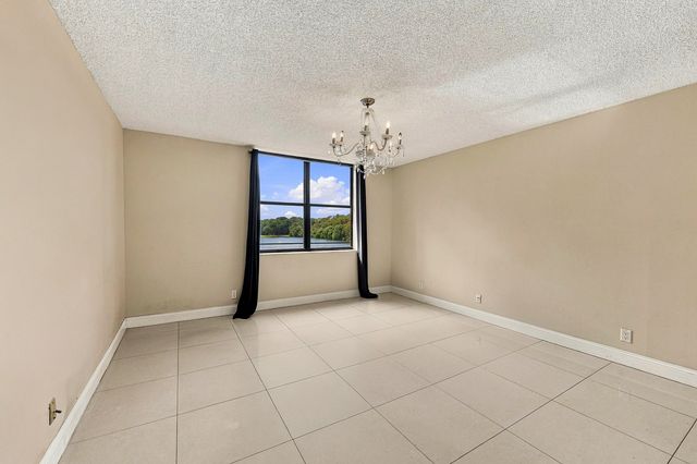 2768 CARAMBOLA Circle S 302, Coconut Creek, FL 33066