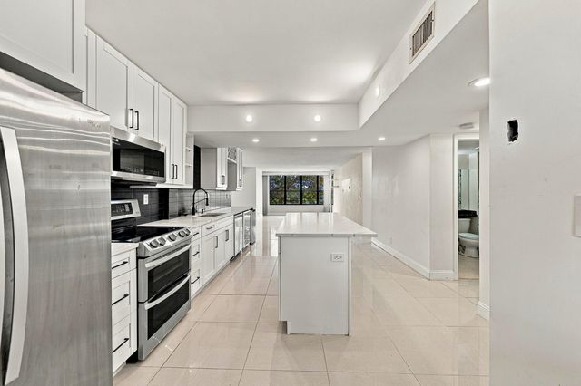 2768 CARAMBOLA Circle S 302, Coconut Creek, FL 33066