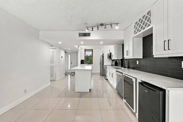 2768 CARAMBOLA Circle S 302, Coconut Creek, FL 33066