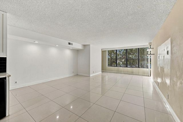 2768 CARAMBOLA Circle S 302, Coconut Creek, FL 33066