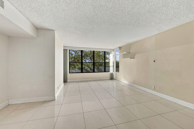 2768 CARAMBOLA Circle S 302, Coconut Creek, FL 33066