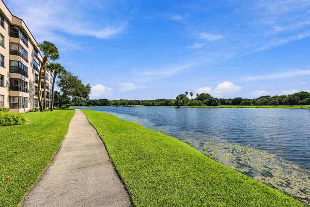 2768 CARAMBOLA Circle S 302, Coconut Creek, FL 33066