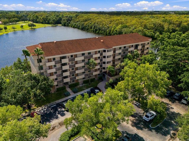2768 CARAMBOLA Circle S 302, Coconut Creek, FL 33066