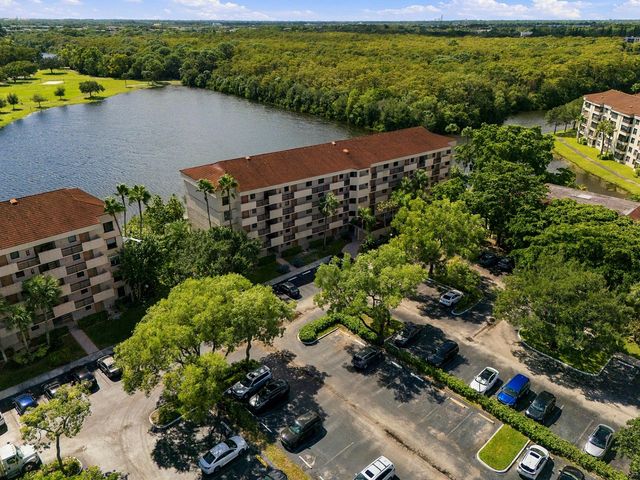 2768 CARAMBOLA Circle S 302, Coconut Creek, FL 33066