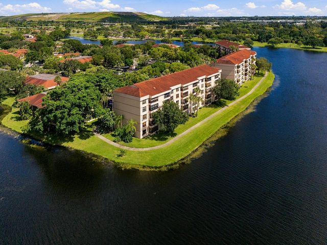 2768 CARAMBOLA Circle S 302, Coconut Creek, FL 33066