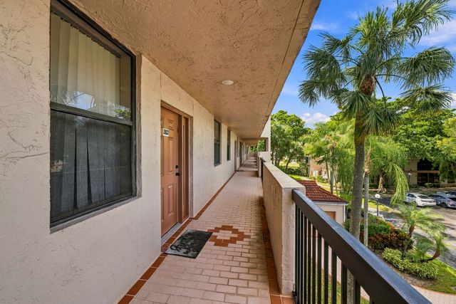 2768 CARAMBOLA Circle S 302, Coconut Creek, FL 33066