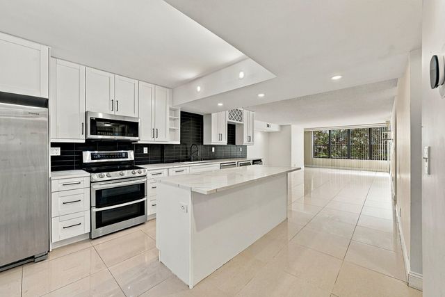 2768 CARAMBOLA Circle S 302, Coconut Creek, FL 33066