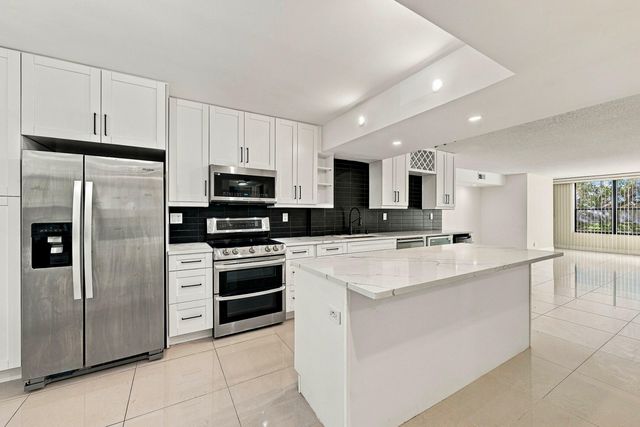 2768 CARAMBOLA Circle S 302, Coconut Creek, FL 33066