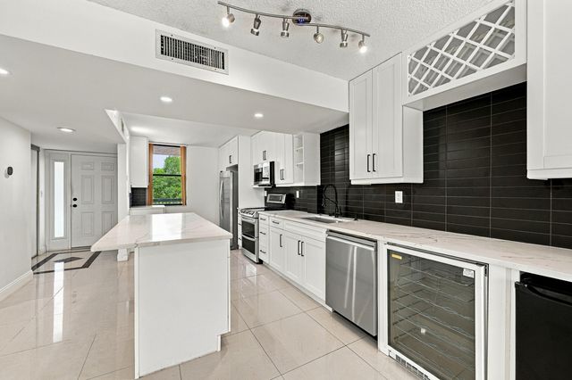 2768 CARAMBOLA Circle S 302, Coconut Creek, FL 33066