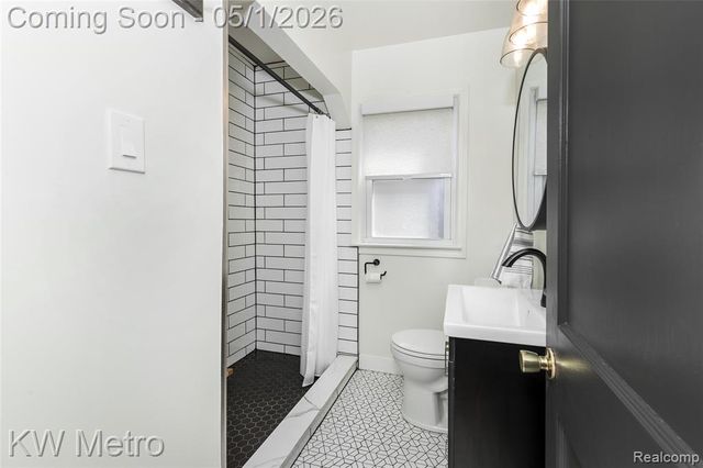 201 N Rembrandt Avenue, Royal Oak, MI 48067