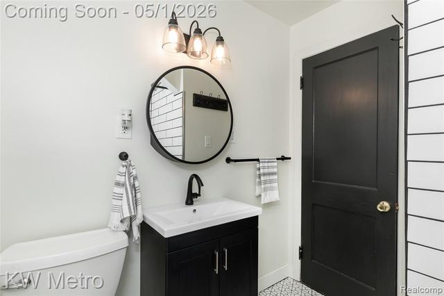 201 N Rembrandt Avenue, Royal Oak, MI 48067