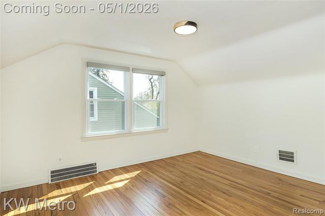 201 N Rembrandt Avenue, Royal Oak, MI 48067