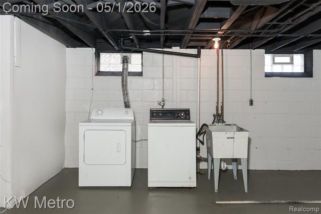 201 N Rembrandt Avenue, Royal Oak, MI 48067