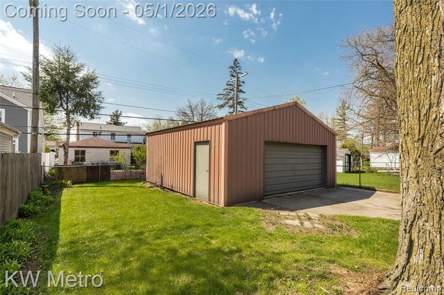 201 N Rembrandt Avenue, Royal Oak, MI 48067