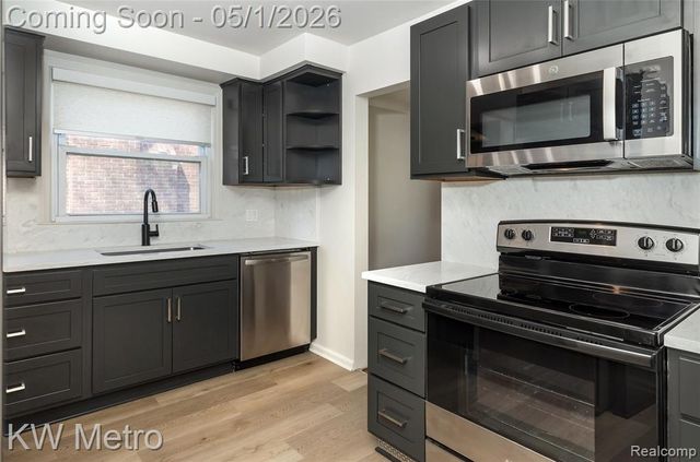 201 N Rembrandt Avenue, Royal Oak, MI 48067