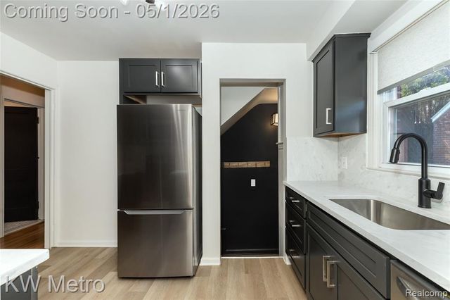 201 N Rembrandt Avenue, Royal Oak, MI 48067