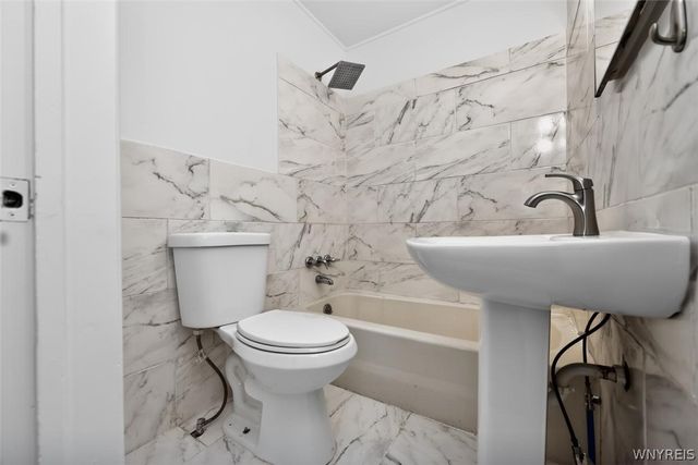 3028 Welch Avenue, Niagara Falls, NY 14303