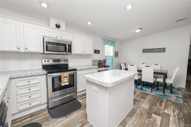 1052 LAMP POST LANE, Lakeland, FL 33809