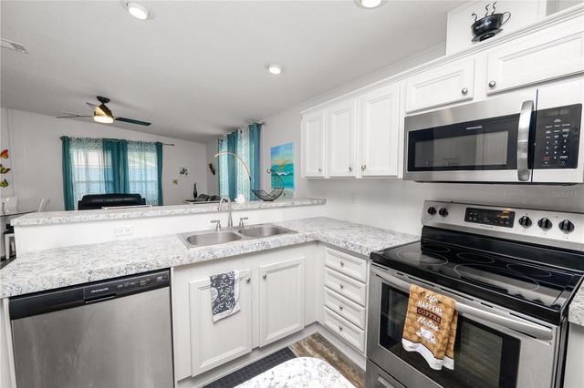 1052 LAMP POST LANE, Lakeland, FL 33809