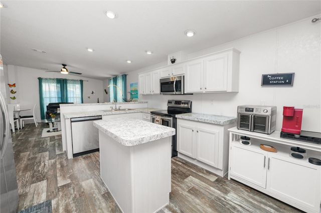 1052 LAMP POST LANE, Lakeland, FL 33809