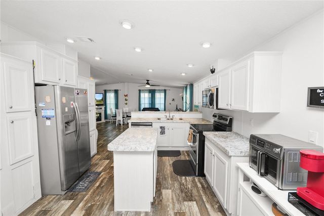 1052 LAMP POST LANE, Lakeland, FL 33809