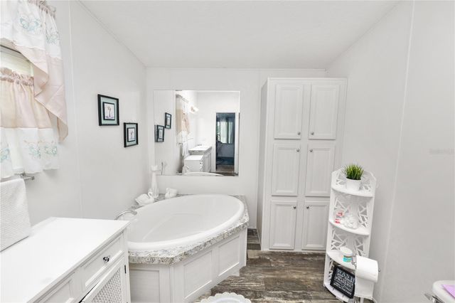 1052 LAMP POST LANE, Lakeland, FL 33809