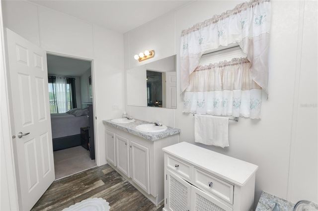 1052 LAMP POST LANE, Lakeland, FL 33809