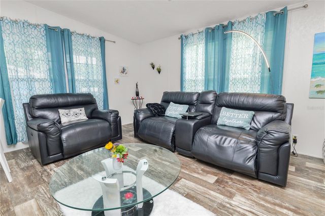 1052 LAMP POST LANE, Lakeland, FL 33809