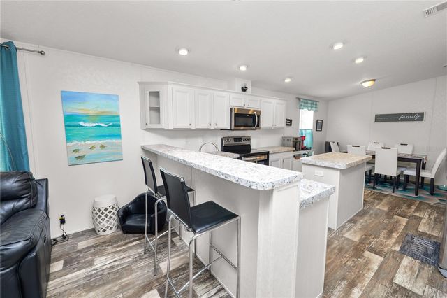 1052 LAMP POST LANE, Lakeland, FL 33809