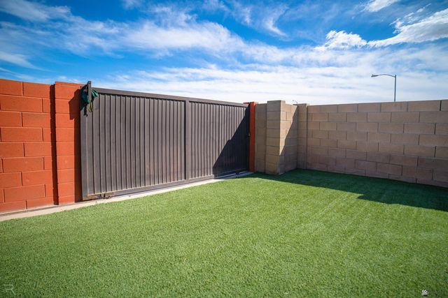 517 E 13 Pl, Somerton, AZ 85350