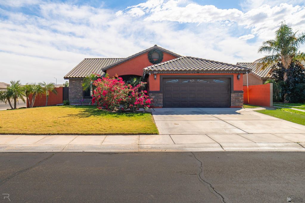 517 E 13 Pl, Somerton, AZ 85350