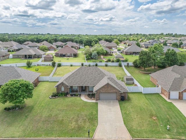 1712 Pecan Crossing Drive, Shawnee, OK 74804